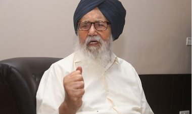 पंजाब के 5 बार मुख्यमंत्री रहे प्रकाश सिंह बादल का  मोहाली के फोर्टिस अस्पताल में 95 वर्ष की उम्र में निधन