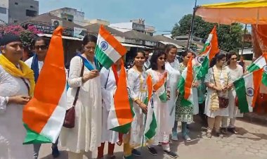 Jabalpur News  :  मध्यप्रदेश पटवारी संघ ने वेतनमान एवं अन्य समस्याओं को लेकर निकाला तिरंगा यात्रा।