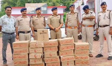 Jabalpur Breaking news : 25 पेटी अवैध शराब के साथ 4 तस्करों को पुलिस ने किया गिरफ्तार, जांच जारी