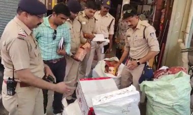 Jabalpur News : ओमती पुलिस की पटाखा दुकानों में सर्चिंग,  4 दुकानों के विरुद्ध कार्यवाही