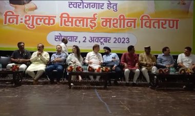 गांधी जयंती पर विवेक तंखा ने महिलाओं को सशक्त बनाने के लिए  400 सिलाई मशीनों का वितरण करवाया