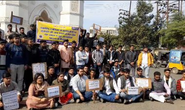 Jabalpur ABVP Protest:   कुलपति की जान बचाने वाले  छात्रों की गिरफ़्तारी में  ABVP ने मौन धरण कर किया प्रदर्शन