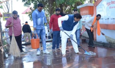 Dewas News: प्रधानमंत्री के आह्वान पर देवास से सांसद महेंद्रसिंह सोलंकी ने की सफाई 