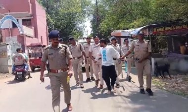 22 अपराधों वाला बदमाश बाबू सिंधी गिरफ्तार, पुलिस ने बदमाशी वाले इलाके में ही निकाला जुलूस