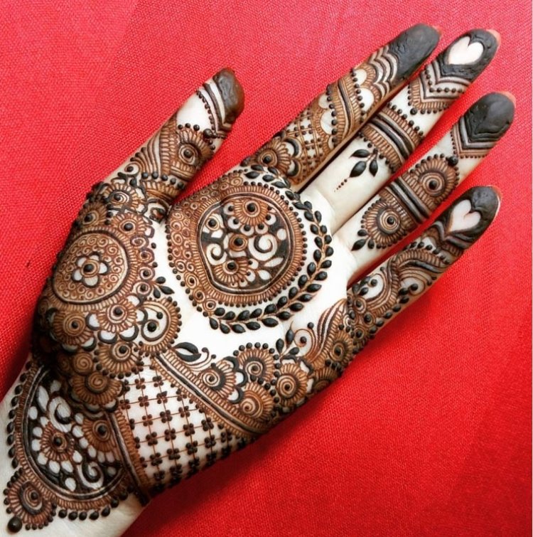 Simple Mehndi Designs for hands